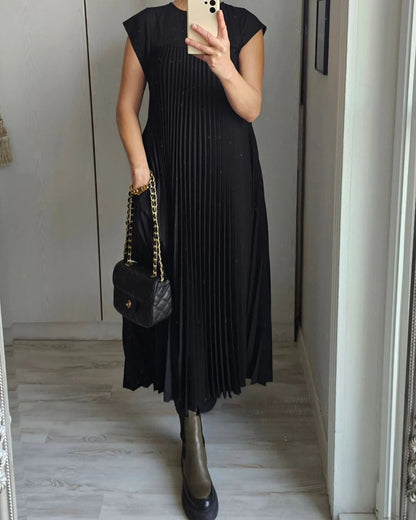 Isabelle - Timeless Pleated Maxi Dress