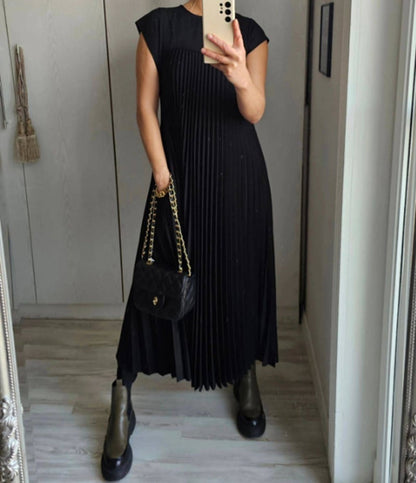 Isabelle - Timeless Pleated Maxi Dress