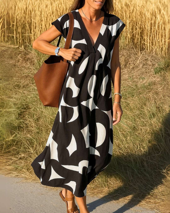 Amara - Figure-Skimming V-Neck Dress