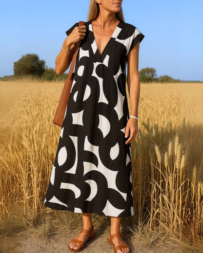 Amara - Figure-Skimming V-Neck Dress