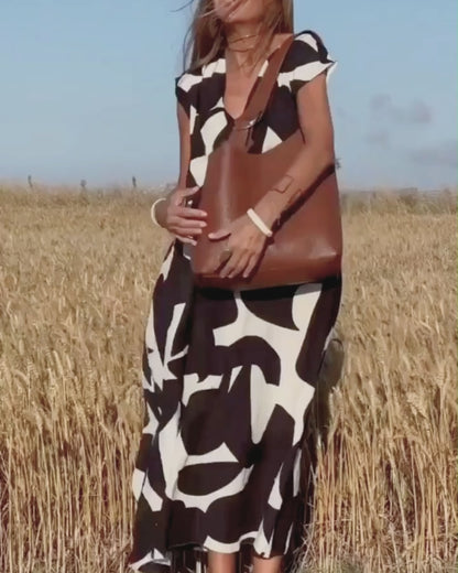 Amara - Figure-Skimming V-Neck Dress